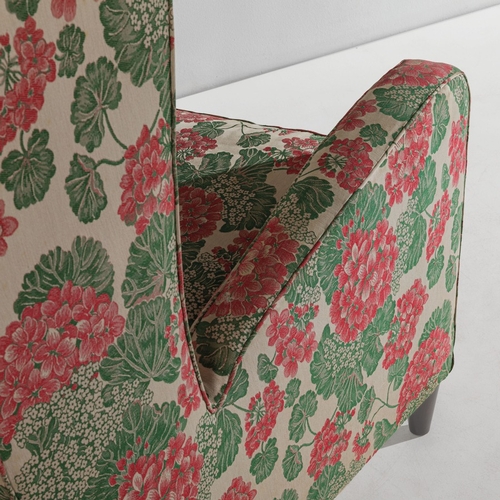 130 - GIO PONTICoppia di grandi poltrone bergère. Legno tornito, tessuto imbottito. Italia, anni '40. Peri... 