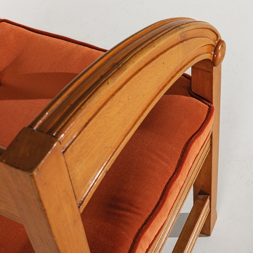 133 - DUILIO CAMBELLOTTI (ATTRIB. A)Coppia di troni. Legno di noce lavorato, tessuto imbottito. Italia ann... 