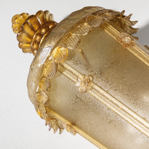 135 - ARCHIMEDE SEGUSOCoppia di lampade da parete. Ottone, vetro lavorato a caldo. Produzione Seguso Vetri... 