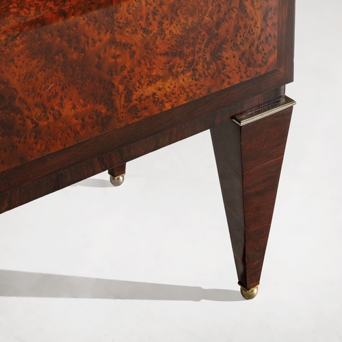 138 - GIO PONTI & EMILIO LANCIA (ATTRIB. A)Credenza. Legno di mogano, radica di tuja, ottone nichelato. It... 