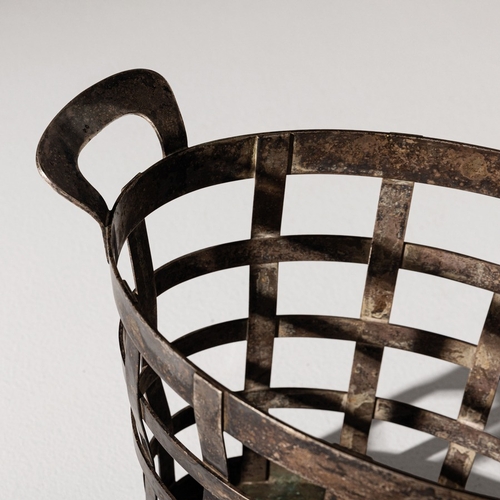 139 - GIO PONTICesto portafrutta. Metallo argentato. Produzione Krupp Milano anni '30. Marchio Krupp e 'Pr... 