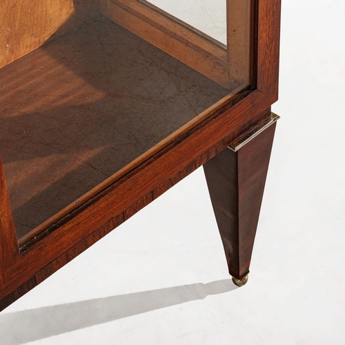 141 - GIO PONTI & EMILIO LANCIA (ATTRIB. A)Vetrina. Legno di mogano, radica di tuja, ottone nichelato. Ita... 