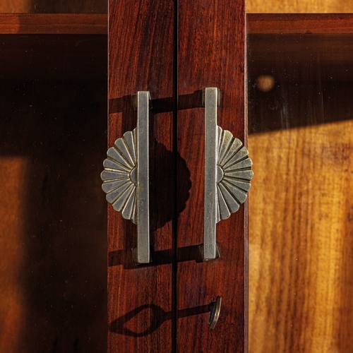 141 - GIO PONTI & EMILIO LANCIA (ATTRIB. A)Vetrina. Legno di mogano, radica di tuja, ottone nichelato. Ita... 