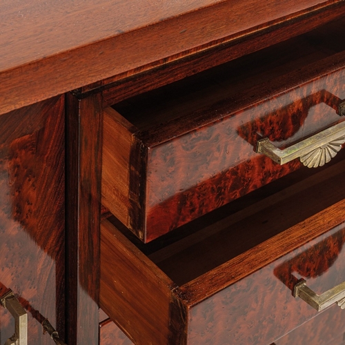 144 - GIO PONTI & EMILIO LANCIA (ATTRIB. A)Credenza. Legno di mogano, radica di tuja, ottone nichelato. It... 