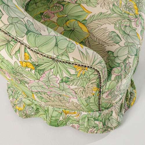 146 - GIO PONTICoppia di poltrone. Legno tornito, tessuto imbottito. Produzione Casa & Giardino anni '40. ... 