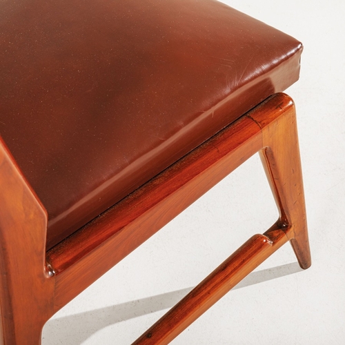 147 - GIO PONTI (ATTRIB. A)Quattro sedie. Legno di ciliegio, pelle imbottita. Italia anni '50.cm 102x46x55... 