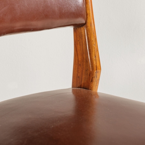 147 - GIO PONTI (ATTRIB. A)Quattro sedie. Legno di ciliegio, pelle imbottita. Italia anni '50.cm 102x46x55... 