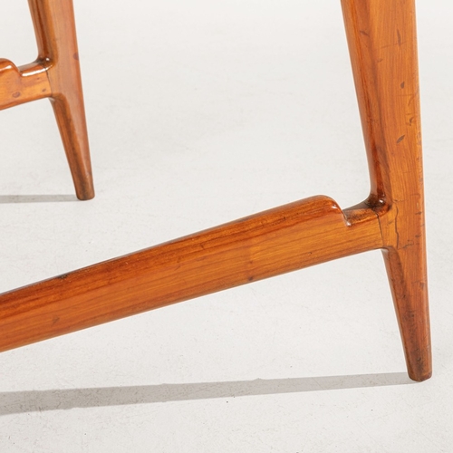 147 - GIO PONTI (ATTRIB. A)Quattro sedie. Legno di ciliegio, pelle imbottita. Italia anni '50.cm 102x46x55... 