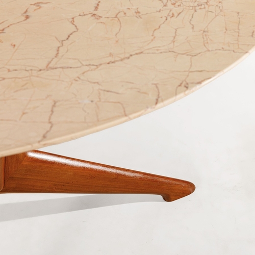 148 - ICO & LUISA PARISITavolo. Legno, marmo. Produzione Fratelli Rizzi anni '50.cm 78x129A TABLE BY I. & ... 