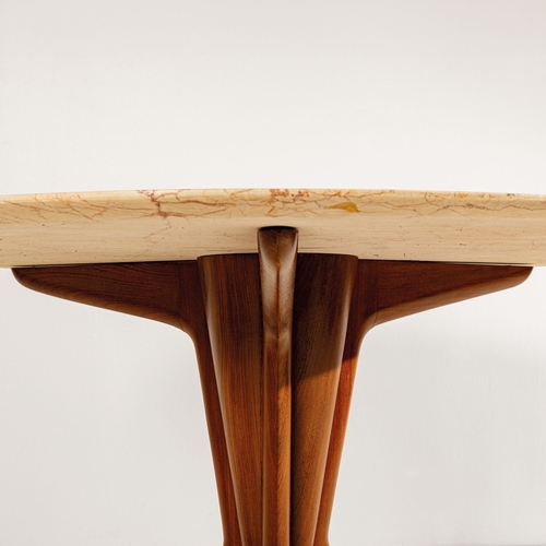 148 - ICO & LUISA PARISITavolo. Legno, marmo. Produzione Fratelli Rizzi anni '50.cm 78x129A TABLE BY I. & ... 