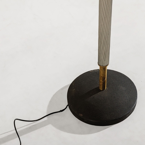 151 - PIETRO CHIESALampada da terra. Ghisa goffrata, alluminio lavorato, ottone, cristallo curvato, colora... 