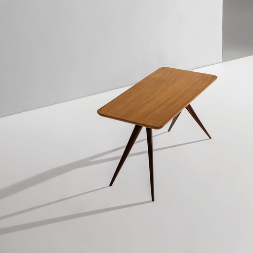 152 - GIANCESARE BATTAINITavolino da centro. Legno lavorato, legno di acero, legno di noce. Italia anni '5... 