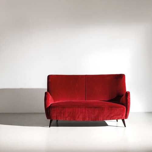 153 - GIO PONTIDivano. Legno tornito e tinto, tessuto imbottito. Italia, anni '50. Perizia Gio Ponti Archi... 