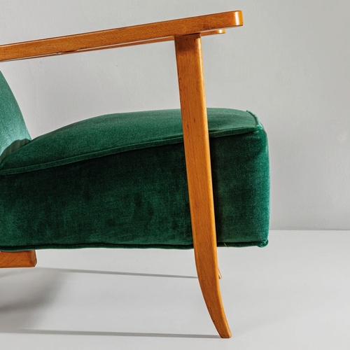 157 - GIO PONTICoppia di poltrone. Legno di acero, radica, tessuto imbottito. produzione Casa & Giardino; ... 