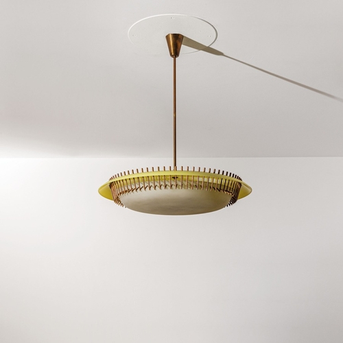 158 - ANGELO LELIICoppia di lampade a sospensione mod. 12697. Ottone, verto stampato, vetro opalino curvat... 