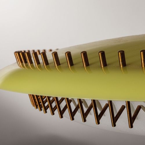 158 - ANGELO LELIICoppia di lampade a sospensione mod. 12697. Ottone, verto stampato, vetro opalino curvat... 