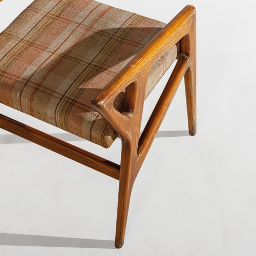 159 - GIO PONTICoppia di panchetti. Legno, tessuto imbottito. Italia anni '50.cm 54x45x45A PAIR OF STOOLS ... 