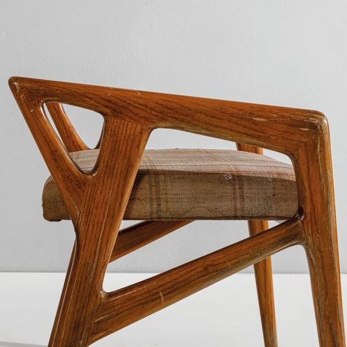 159 - GIO PONTICoppia di panchetti. Legno, tessuto imbottito. Italia anni '50.cm 54x45x45A PAIR OF STOOLS ... 