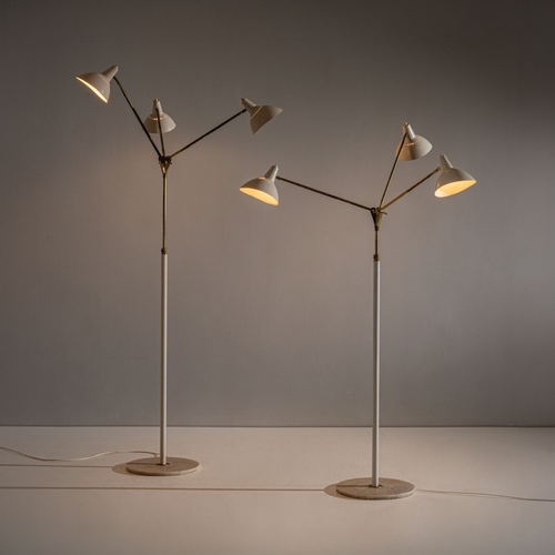 160 - STILNOVOCoppia di lampade da terra. Marmo, ottone, metallo verniciato. Produzione Stilnovo anni '50.... 