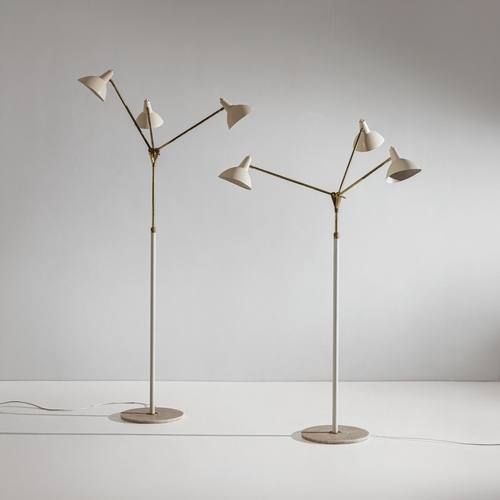 160 - STILNOVOCoppia di lampade da terra. Marmo, ottone, metallo verniciato. Produzione Stilnovo anni '50.... 