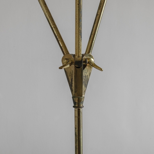 160 - STILNOVOCoppia di lampade da terra. Marmo, ottone, metallo verniciato. Produzione Stilnovo anni '50.... 