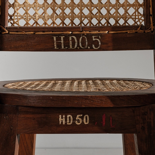 161 - PIERRE JEANNERETDue sgabelli per il complesso amministrativo di Chandigarh. Legno massello di teak, ... 