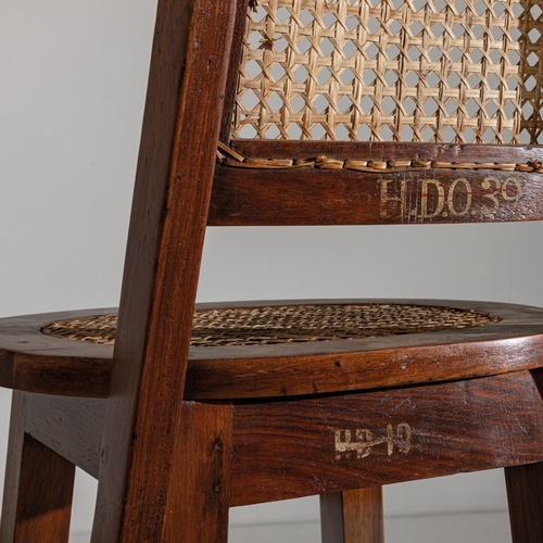 161 - PIERRE JEANNERETDue sgabelli per il complesso amministrativo di Chandigarh. Legno massello di teak, ... 