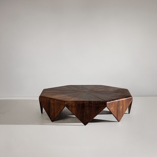 164 - JORGE ZALSZUPINTavolino da centro mod. Petalas. Metallo verniciato, compensato curvato impiallacciat... 