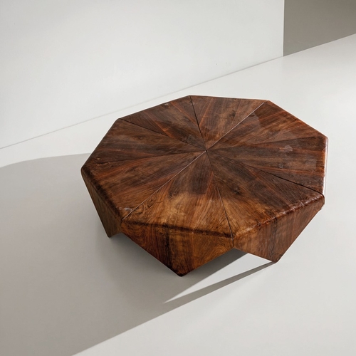 164 - JORGE ZALSZUPINTavolino da centro mod. Petalas. Metallo verniciato, compensato curvato impiallacciat... 