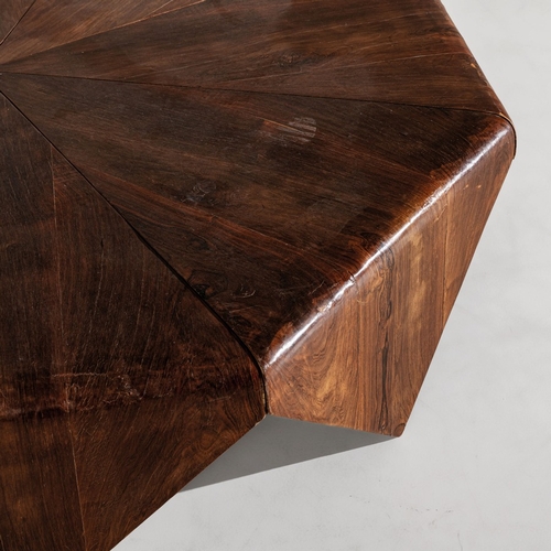 164 - JORGE ZALSZUPINTavolino da centro mod. Petalas. Metallo verniciato, compensato curvato impiallacciat... 