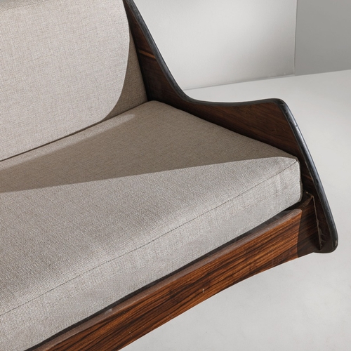 165 - JORGE ZALSZUPIN (ATTRIB. A)Divano mod. Ameba. Legno, legno impiallacciato in legno esotico, tessuto ... 