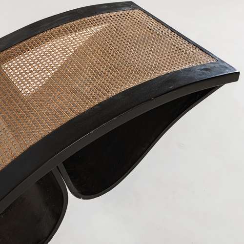 168 - OSCAR NIEMEYERChaise Longue mod. Rio. Legno curvato e laccato, paglia di Vienna, pelle imbottita. Br... 