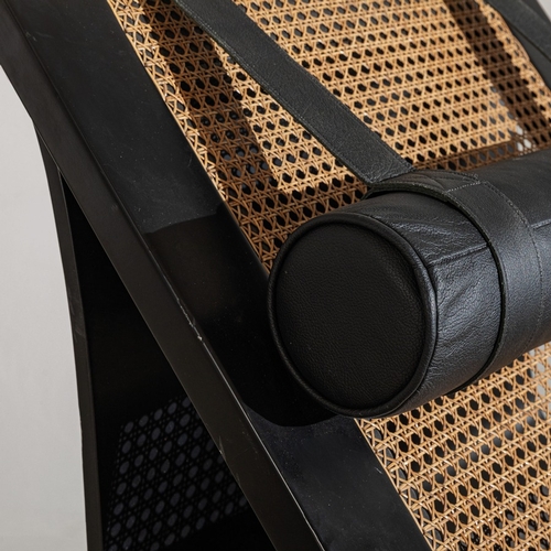 168 - OSCAR NIEMEYERChaise Longue mod. Rio. Legno curvato e laccato, paglia di Vienna, pelle imbottita. Br... 