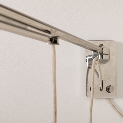171 - GINO SARFATTICoppia di lampade da parete estensibile mod. 194/n. Ottone cromato, alluminio laccato. ... 
