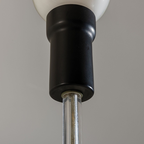 173 - GINO SARFATTIDue lampade da terra mod. 1013. Ghisa goffrata, perspex, alluminio verniciato. Produzio... 