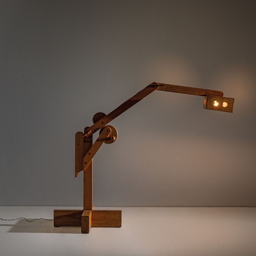 176 - PIETRO CASCELLALampada da terra mod. Pinocchio. Legno di ciliegio e frassino. Produzione Reflo 1972 ... 