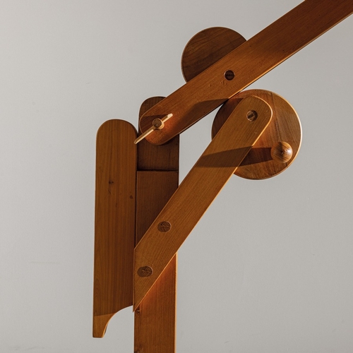 176 - PIETRO CASCELLALampada da terra mod. Pinocchio. Legno di ciliegio e frassino. Produzione Reflo 1972 ... 