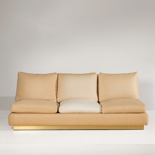 185 - GABRIELLA CRESPIDivano mod. 2027. Legno, ottone, tessuto imbottito. Italia, 1973 ca. Marchio del pro... 