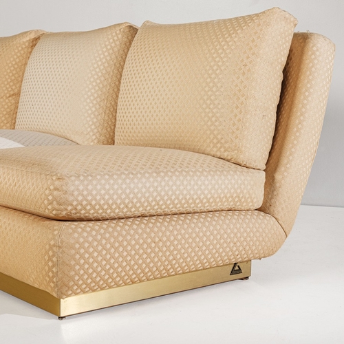 185 - GABRIELLA CRESPIDivano mod. 2027. Legno, ottone, tessuto imbottito. Italia, 1973 ca. Marchio del pro... 