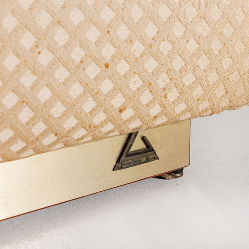 185 - GABRIELLA CRESPIDivano mod. 2027. Legno, ottone, tessuto imbottito. Italia, 1973 ca. Marchio del pro... 