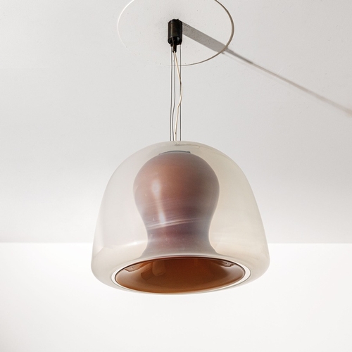 192 - VISTOSICoppia di lampade a sospensione mod. Naranza. Metallo brunito, vetro colorato e vetro soffiat... 