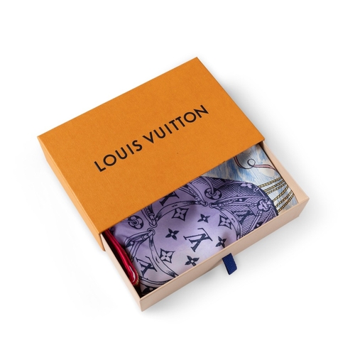171 - LOUIS VUITTONFoulard Carré in seta 'Up And Away Square 90'Periodo: ModernoMateriali: SetaColore: Mul... 