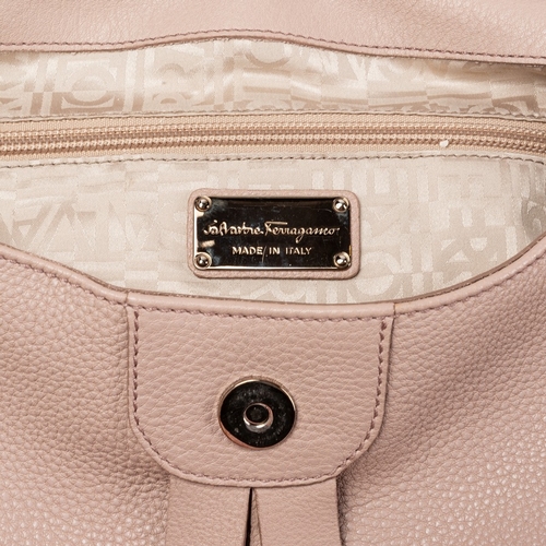 68 - SALVATORE FERRAGAMOMaxi pochette in pellePeriodo: ContemporaneoMateriali: PelleColore: Rosa cipriaDi... 