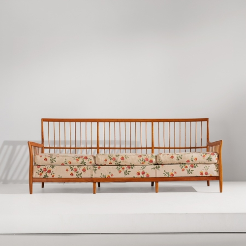 34 - PAOLO BUFFADivano. Legno di ciliegio massello, tessuto imbottito. Italia, anni '40. cm 77x197x80 A S... 