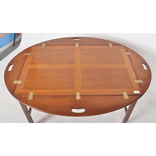 38 - A 20th Century 1980s antique style mahogany butler's tray on stand / coffee table / low table having... 