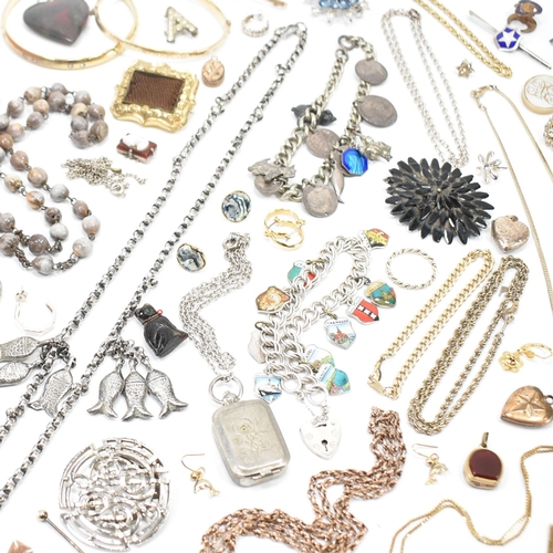 239 - An assortment of Victorian and later costume jewellery. The lot to include a Victorian mourning broo... 