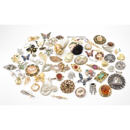 240A - A collection of vintage brooches. The lot to include cameo brooch, mid century brooches, enamelled o... 