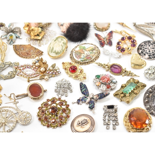 240A - A collection of vintage brooches. The lot to include cameo brooch, mid century brooches, enamelled o... 