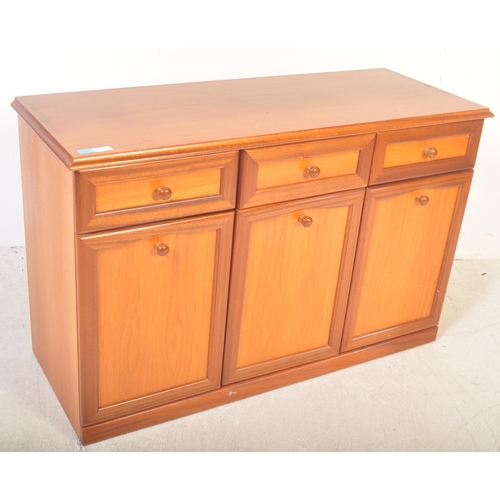 1168 - Sutcliff Furniture - A late 20th century circa 1980s teak wood Sutcliff Furniture sideboard / creden... 