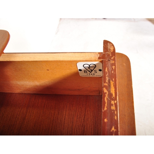 1376 - A retro vintage 20th century teak veneered dressing table having a top tier with single drawer to th... 